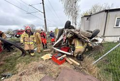 Tragiczny wypadek na przejeździe kolejowym. Bus rozerwany przez pociąg