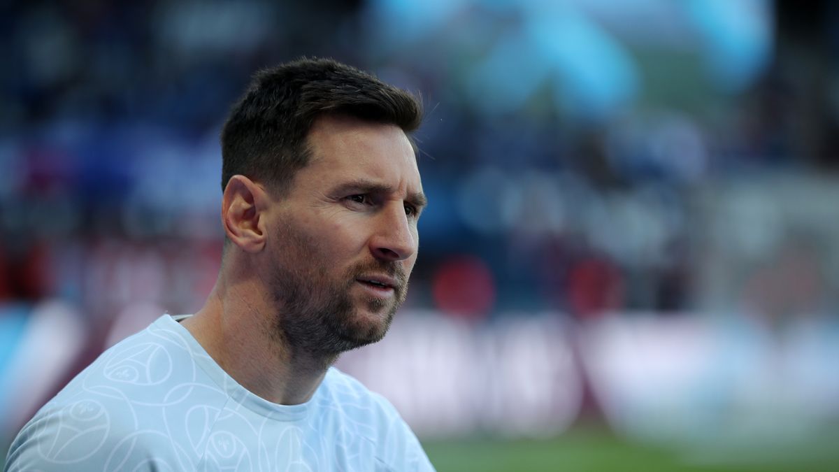 Paris Saint Germain's Lionel Messi warms up before the French Ligue 1 soccer match between PSG and AJ Auxerre, in Paris, France, 13 November 2022. EPA/CHRISTOPHE PETIT TESSON Dostawca: PAP/EPA.