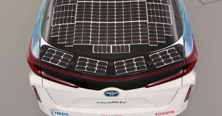Elektryczne auto z „solarami” nowej generacji - Toyota sprawdza, czy to ma sens
