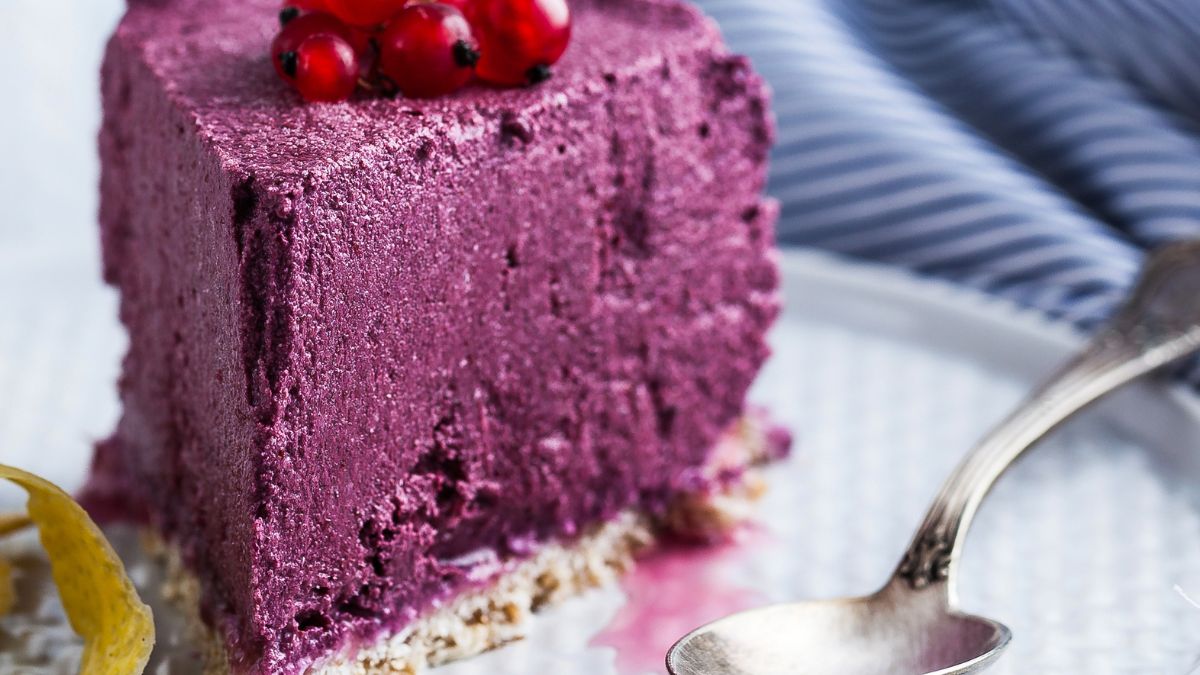 Ciasto bez pieczenia z borówkami i jeżynami