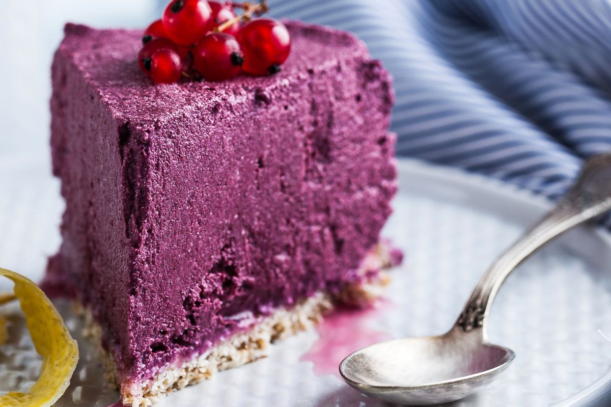 No-bake berry delight: Perfect summer cake without the heat