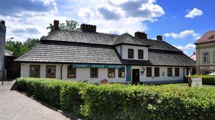 Tarnów: Wystawa Zofii Stryjeńskiej przyciąga tłumy