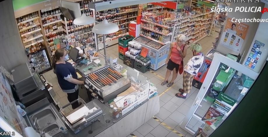 Śląsk. Policja poszukuje dwóch kobiet, które używając przywłaszczonej karty bankomatowej dokonały zakupów