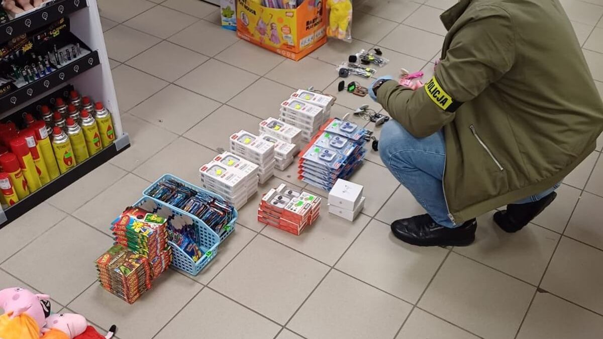 Zabezpieczone podróbki towarów w sklepie przy ul. Lubartowskiej w Lublinie