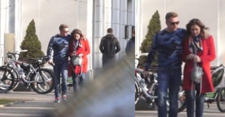 Kuba Wesołowski w niebieskim moro na spacerze z żoną