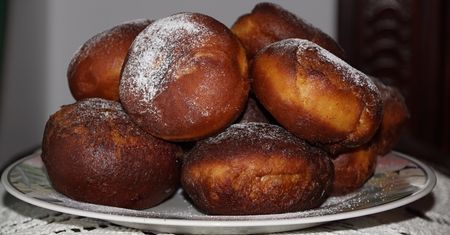 Dlaczego pączki wychodzą twarde? Ten jeden składnik wszystko psuje