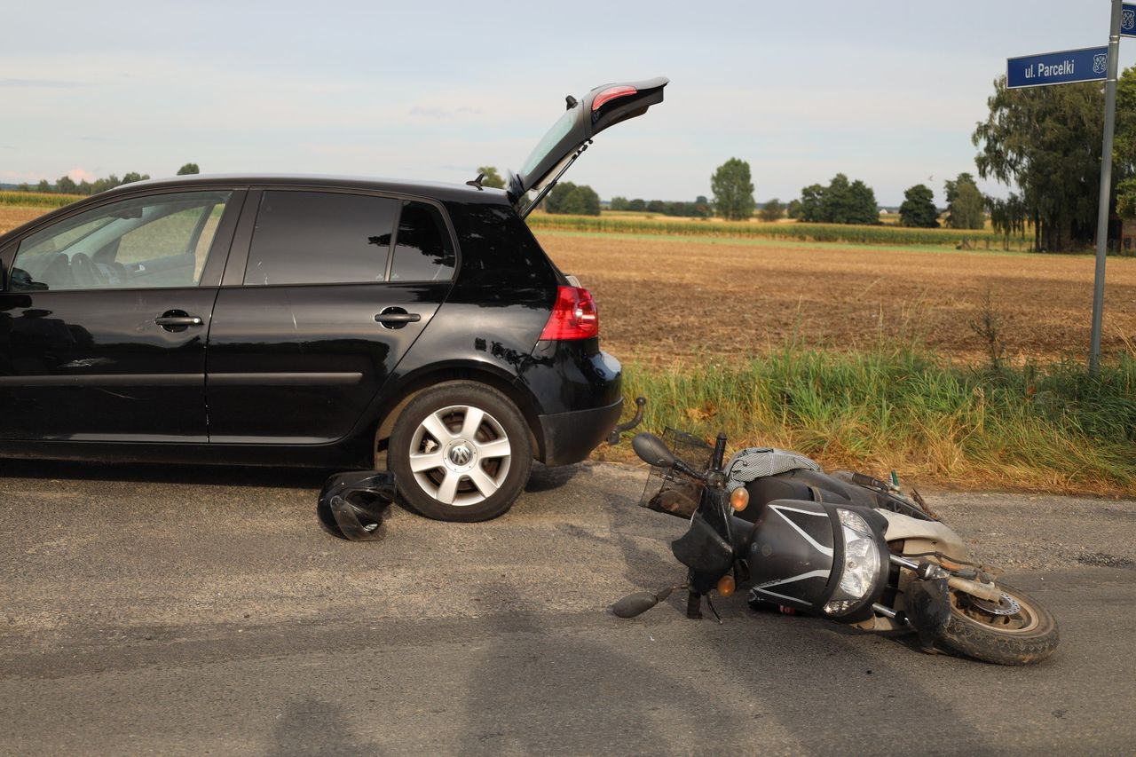 Kobierno: Zderzenie motocykla z samochodem. Jedna osoba w szpitalu