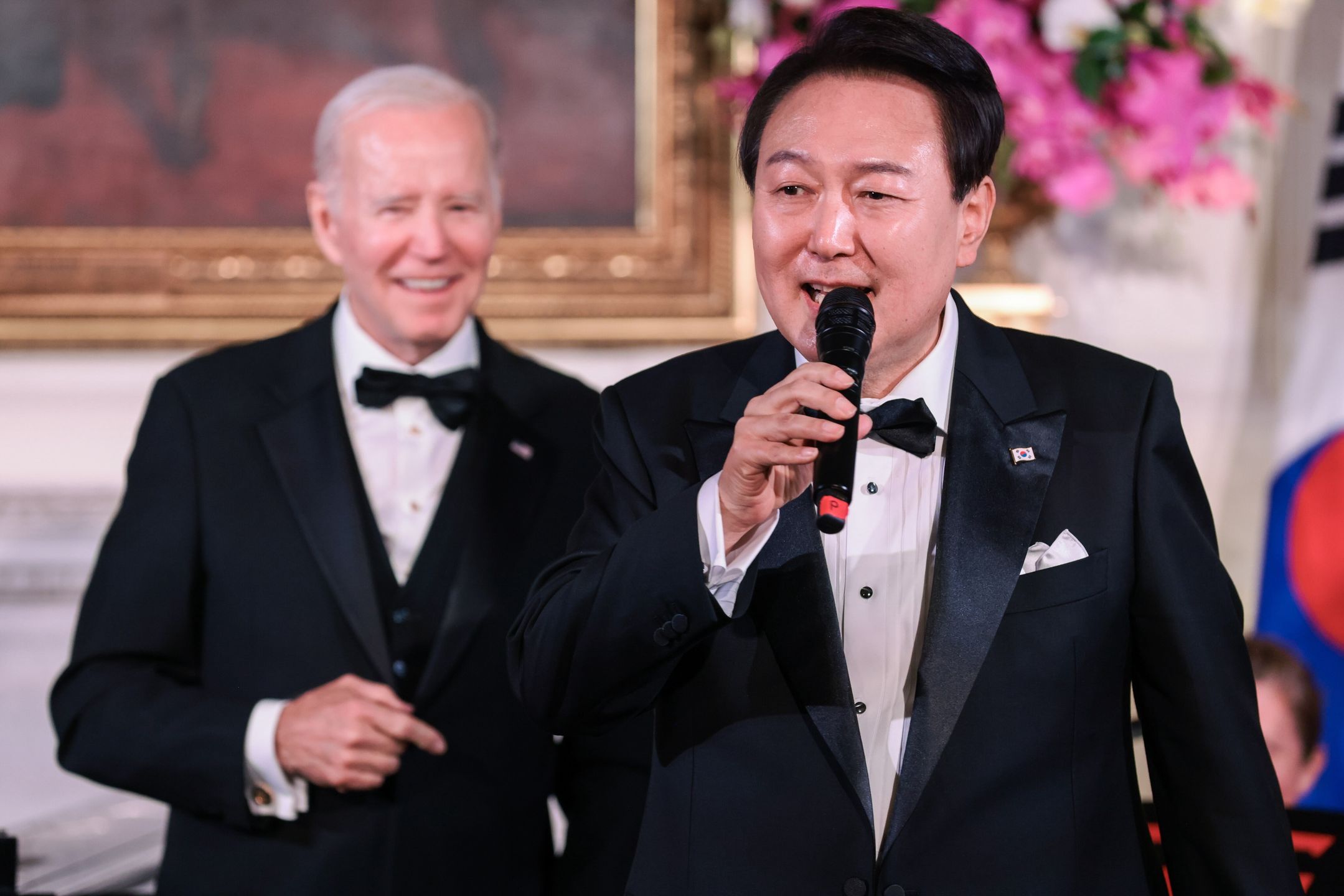 Prezydent Korei Południowej zaśpiewał przebój "American Pie"
