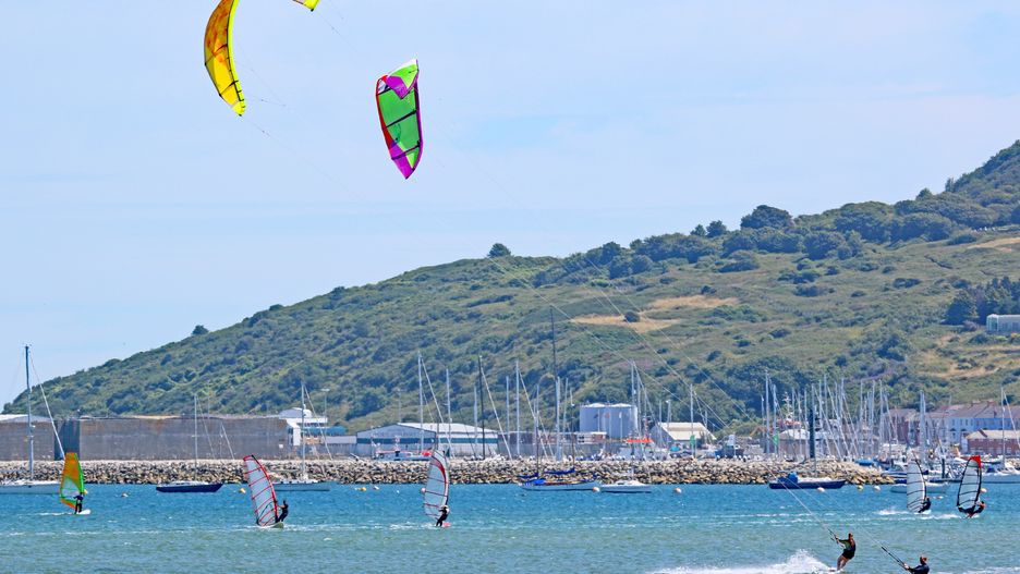 W tym miejscu kitesurfing jest popularny 