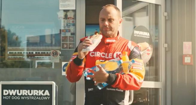 Karolina Pilarczyk i Tomasz Kuchar promują hot-dogi Dwururka i kasztanowe latte na stacjach Circle K (wideo)