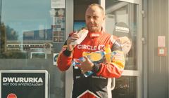 Karolina Pilarczyk i Tomasz Kuchar promują hot-dogi Dwururka i kasztanowe latte na stacjach Circle K (wideo)