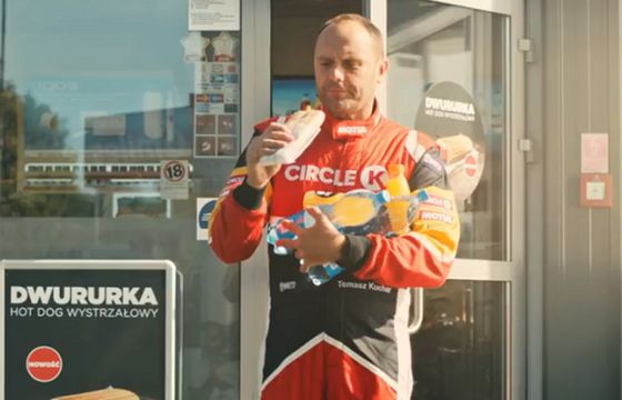 Karolina Pilarczyk i Tomasz Kuchar promują hot-dogi Dwururka i kasztanowe latte na stacjach Circle K (wideo)