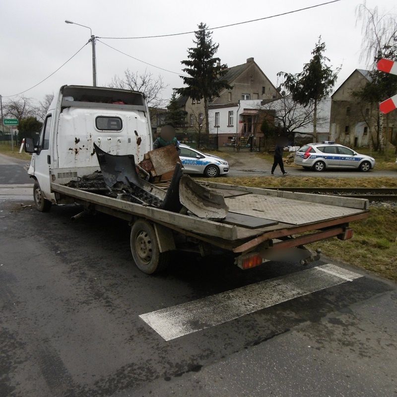 Ciężarówka zderzyła się z lokomotywą