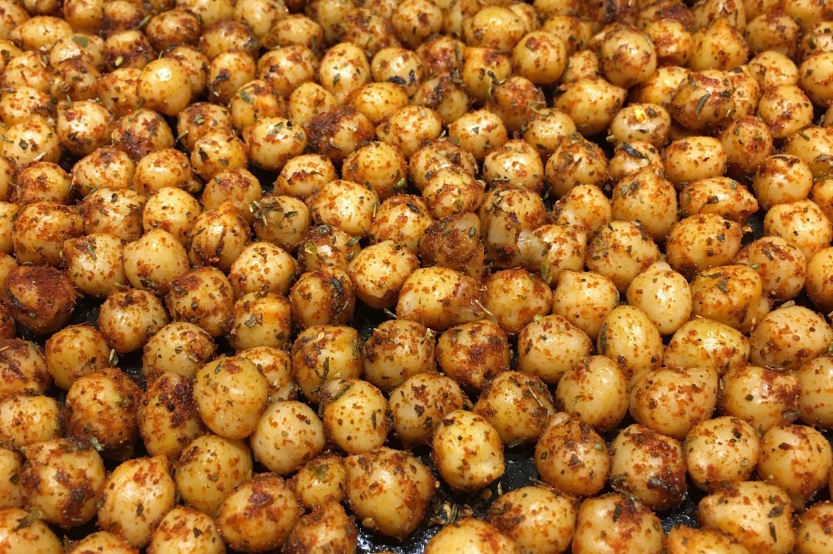 Forgot the chips: Savour the crunch of home-baked chickpeas for a healthier snack