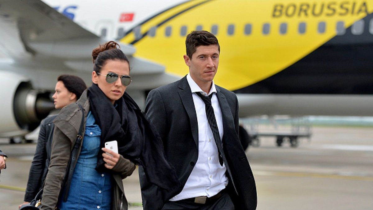 Przed willą Roberta Lewandowskiego pojawiła się policja