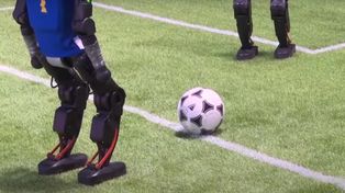 Roboty grają w piłkę nożną. W weekend finał World Robot Soccer League