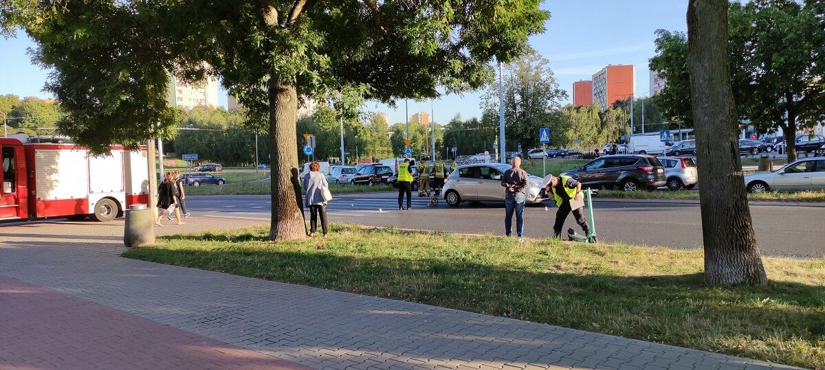 Potrącenie osoby na hulajnodze na przejściu dla pieszych na al. Andersa