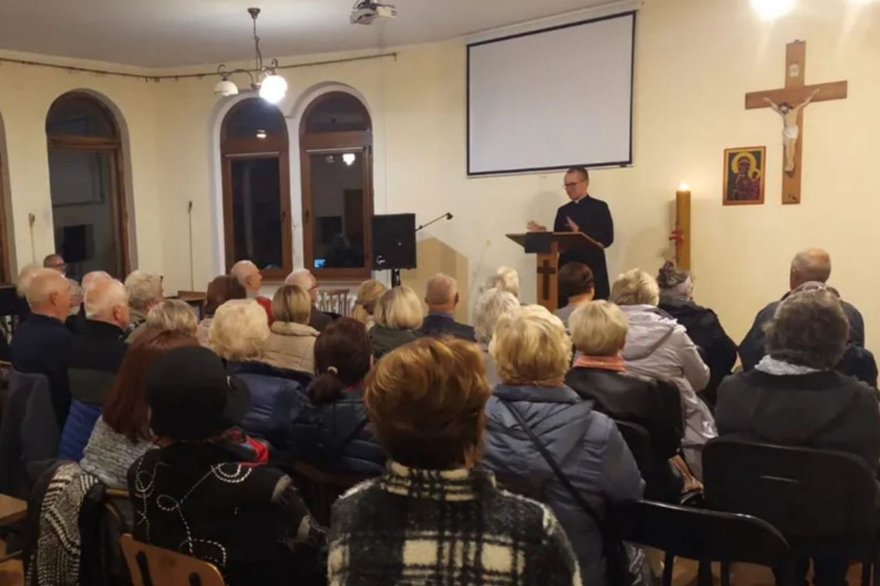 Czy we Wszystkich Świętych można jeść mięso? Ksiądz odpowiada