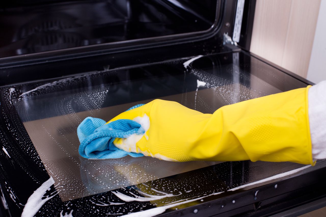 How to clean oven doors?