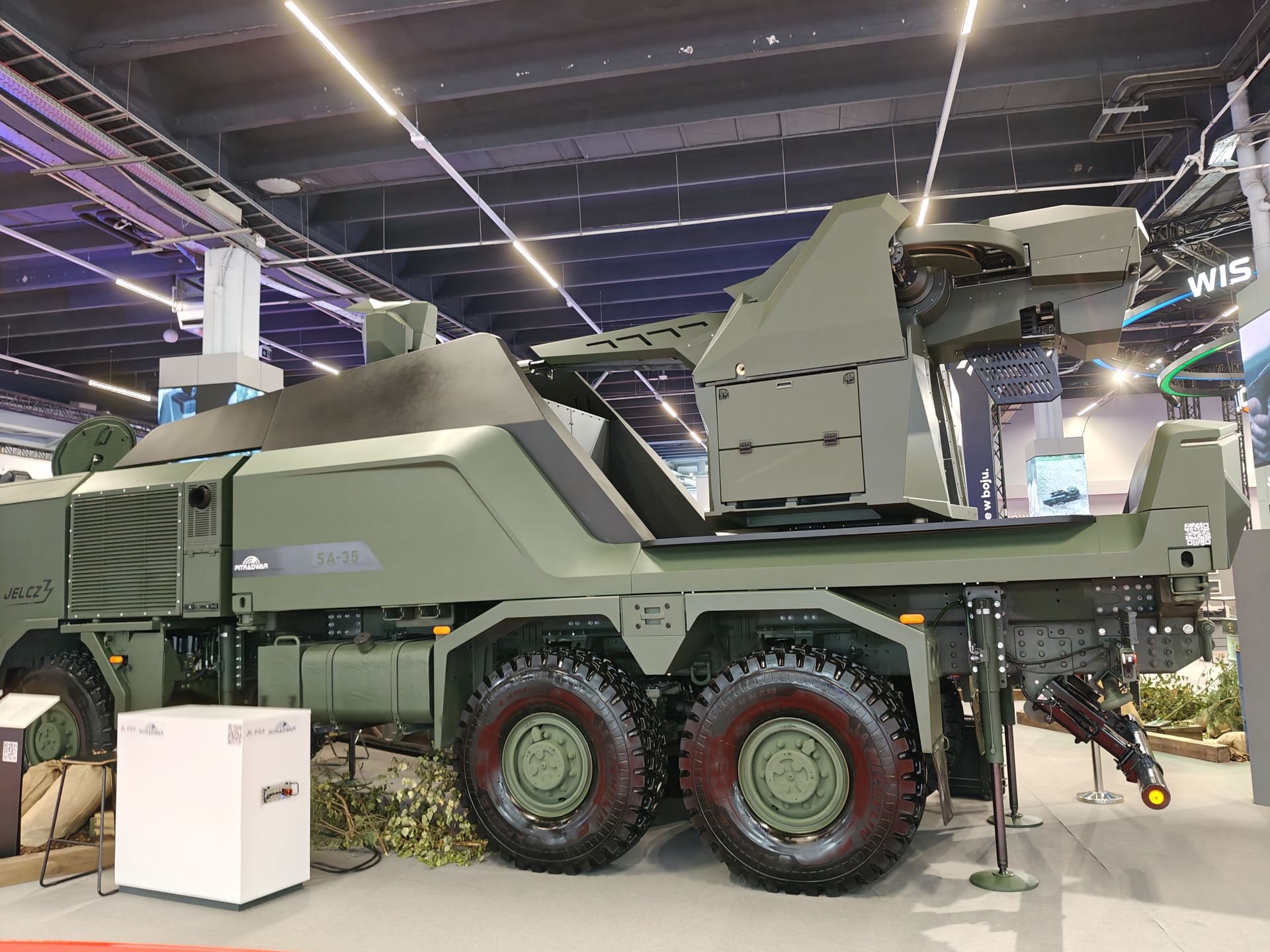 Samobieżna armata przeciwlotnicza Sa-35 kal. 35 mm.