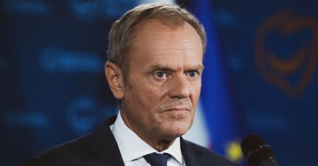 Donald Tusk grzmi. "Tak wygląda zdrada stanu"