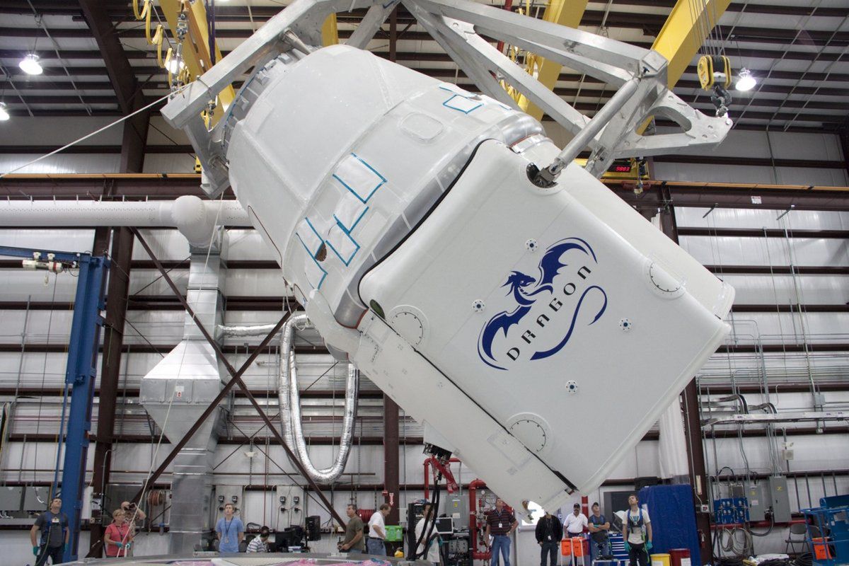 Mokre lądowanie smoka. SpaceX może świętować udaną misję 18