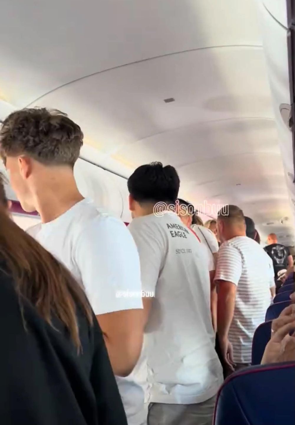 Tak wyglądała podróż Lewandowskiego tanimi liniami lotniczymi 