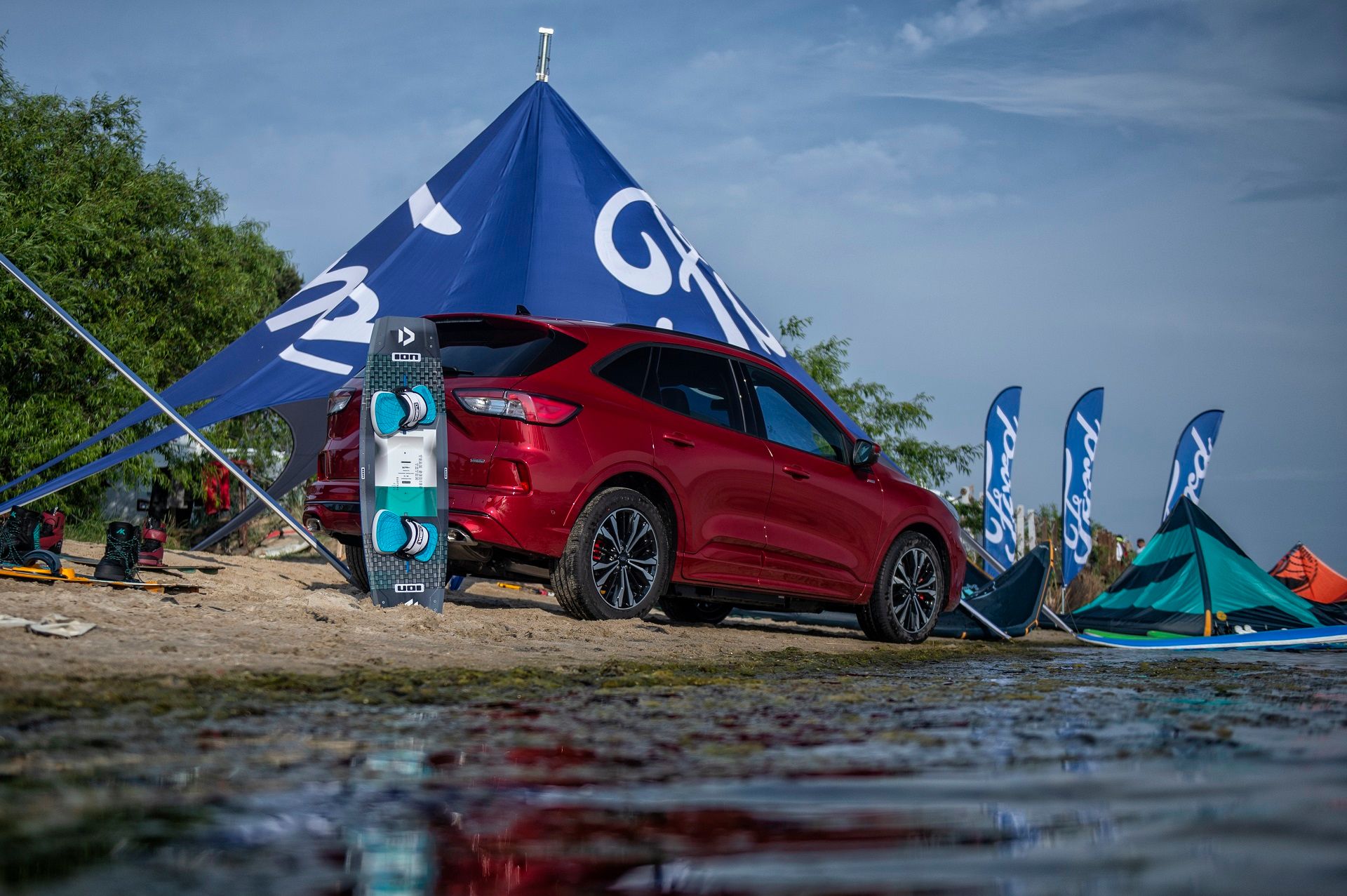 Ford Kuga Hybrid – prezentacja: Niezwykle udany napęd hybrydowy i sterowanie aplikacją 4