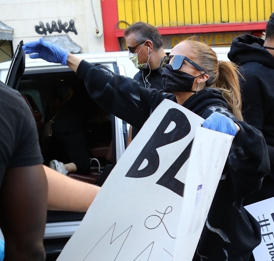 Jennifer Lopez na proteście w Hollywood