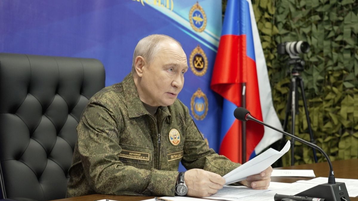 Russian President Vladimir Putin
RUSSIA - OCTOBER 15: (----EDITORIAL USE ONLY - MANDATORY CREDIT - ' KREMLIN PRESS OFFICE / HANDOUT' - NO MARKETING NO ADVERTISING CAMPAIGNS - DISTRIBUTED AS A SERVICE TO CLIENTS----) Russian President Vladimir Putin visits a command center of the Joint Group of Forces of the Russian Armed Forces and holds a meeting with Chief of the General Staff Valery Gerasimov and several unit commanders in Russia on October 15, 2026. (Photo by KREMLIN PRESS OFFICE/Anadolu via Getty Images)
Anadolu