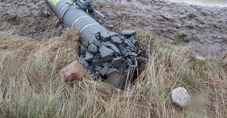 Wiatr uszkodził słupy energetyczne. Utrudnienia na trasie Lublin-Kraśnik