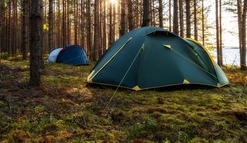 Ciało w namiocie. Tajemnicza śmierć 24-letniego Niemca