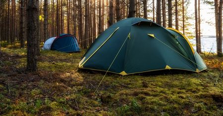 Ciało w namiocie. Tajemnicza śmierć 24-letniego Niemca