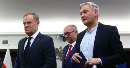 Tusk zgodzi się na zmianę? Huczy od plotek. Czarzasty reaguje