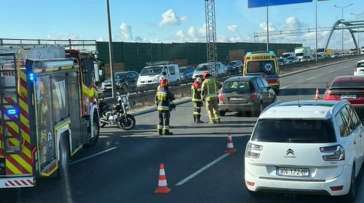 Zderzenie motocyklisty z autem osobowym na trasie S8. 