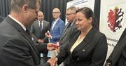 Grudziądz: Sołtysi z powiatu grudziądzkiego odebrali odznaki od marszałka