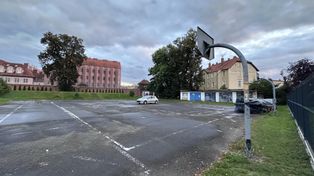 Jelenia Góra: Ruszył remont placu przy dawnym MDK