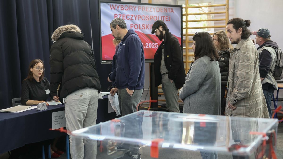 Głosowanie w jednej z komisji wyborczych w Gdańsku (zdj. ilustra