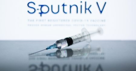 Szczepionka na COVID. Wniosek o rejestrację preparatu Sputnik V przyjęty przez Unię Europejską