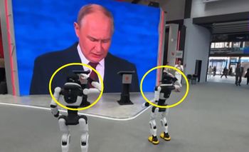 Kuriozalne wideo z Rosji. Roboty salutują na widok Putina