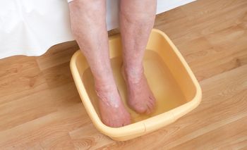 Domowy relaks dla stóp jak w spa. Obrzęki przestaną być problemem