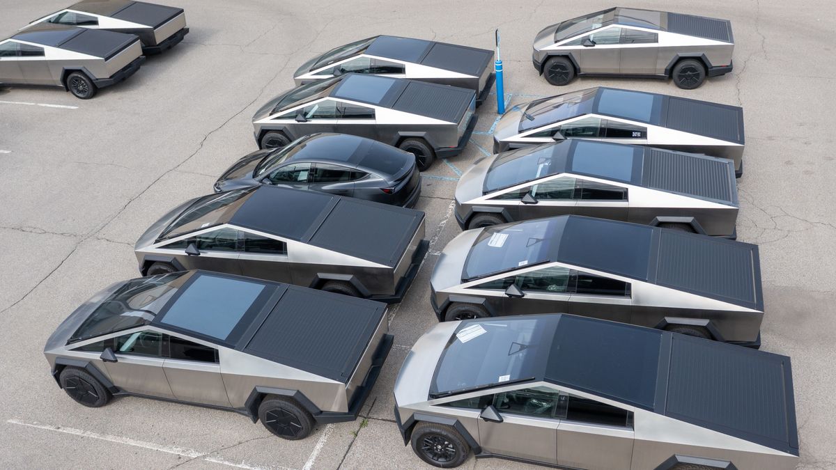 Farmington Hills, Michigan USA, 30 May 2025, Many dozens of unsold Tesla electric vehicles, including Cybertrucks, are stored in the parking lot of a closed shopping center in suburban Detroit. Tesla sales have fallen in 2025, at least partly in response to CEO Elon Musk's political activity in the Trump Administration. (Photo by: Jim West/UCG/Universal Images Group via Getty Images)