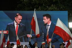 Słynna koperta dla Nawrockiego. Wiemy, co było w środku