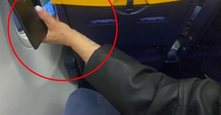 Koszmar pasażerki. Nie mogła uwierzyć, co robi kobieta na siedzeniu obok
