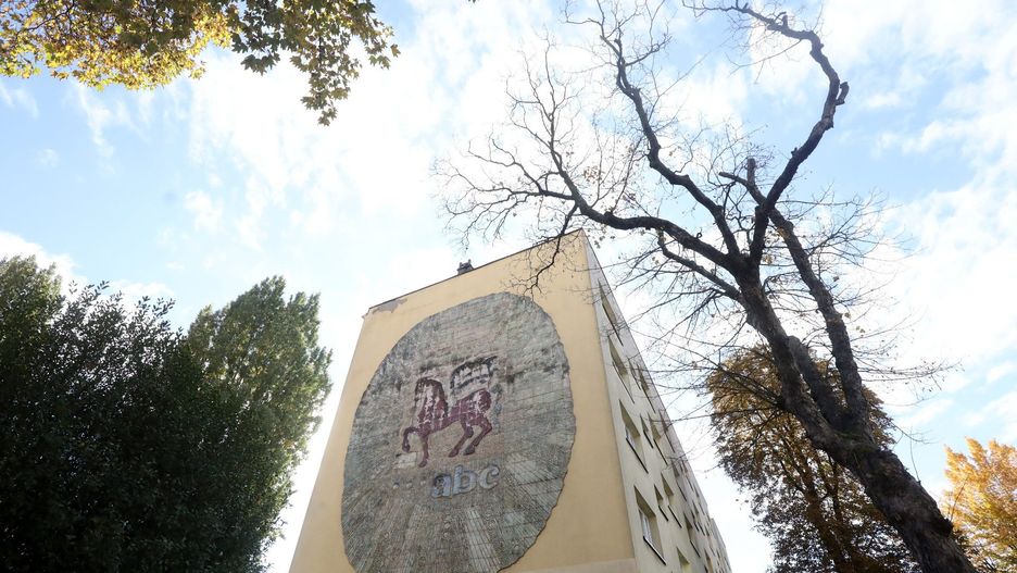 Dom Mirelli, która spędziła 27 lat zamknięta w mieszkaniu na tym osiedlu