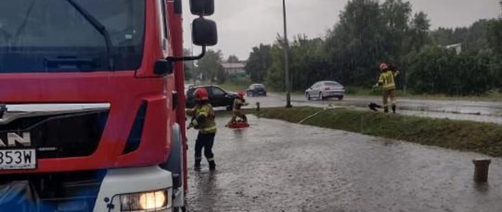 Interwencje ostrowieckich strażaków po gwałtownej burzy
