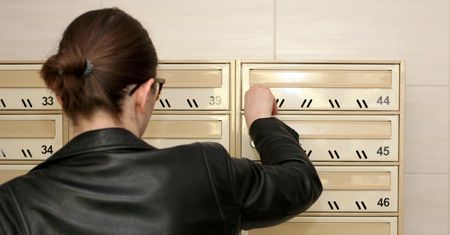 Duży bank wysyła klientom płyty CD. "Jak mam się do nich dostać"