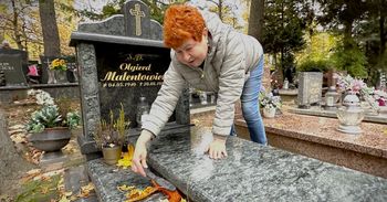 Zielona Góra: Przygotowania do Wszystkich Świętych. Deszcz nie przeszkadza