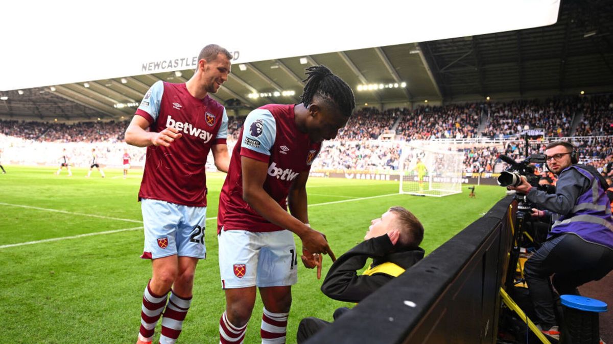 Newcastle United v West Ham United - Premier League
NEWCASTLE UPON TYNE, ENGLAND - MARCH 30: Mohammed Kudus of West Ham United interacts with a ball person as he celebrates scoring his team's second goal during the Premier League match between Newcastle United and West Ham United at St. James Park on March 30, 2024 in Newcastle upon Tyne, England. (Photo by Stu Forster/Getty Images)
Stu Forster
bestof, topix