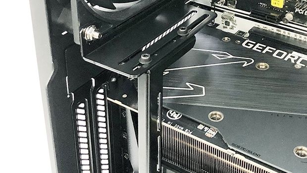 Interesujący wspornik karty graficznej z Japonii.